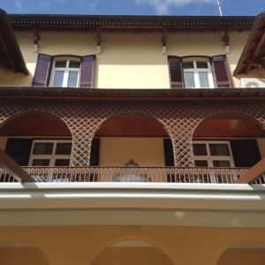 Uncovered pergola roof